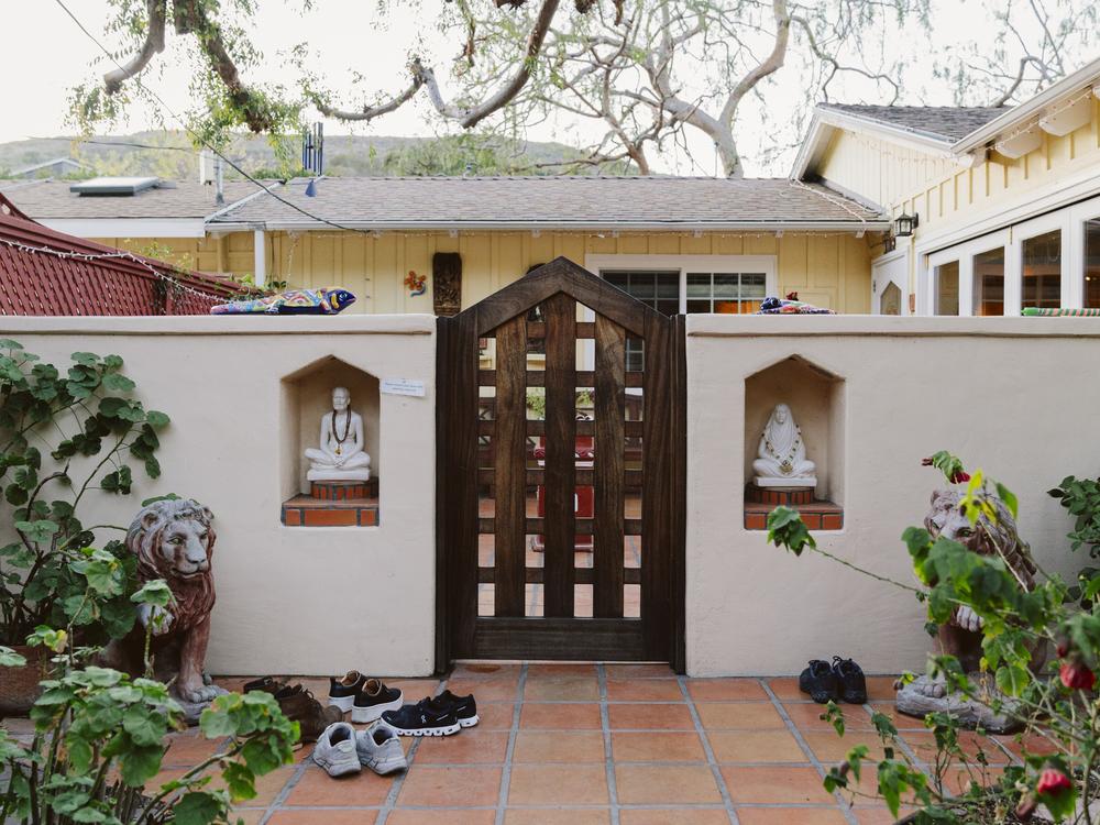 The entrance of the Kali Mandir.
