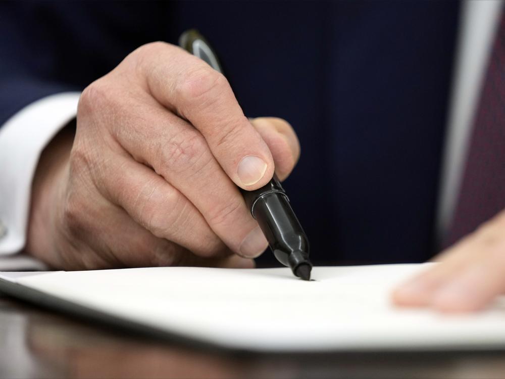President Trump signs an executive order in the Oval Office of the White House last week.
