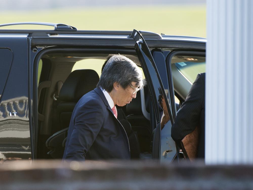 <em>LA Times </em>owner Patrick Soon-Shiong enters the clubhouse at Trump National Golf Club for a meeting with then-President-elect Donald Trump on November 19, 2016 in Bedminster, New Jersey.