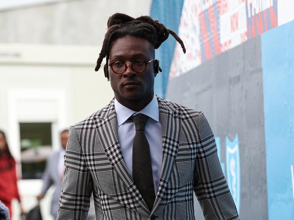 DeAndre Hopkins #8 of the Kansas City Chiefs arrives prior to a game against the Buffalo Bills at Highmark Stadium on November 17, 2024 in Orchard Park, New York.