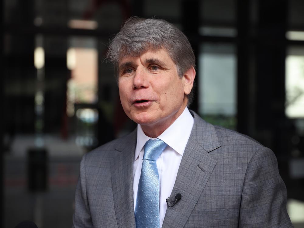 Former Illinois Gov. and convicted felon Rod Blagojevich speaks to the press outside of the Dirksen Federal Courthouse in August 2021 in Chicago.