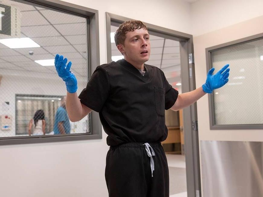 Dennis Whitaker (Gerran Howell) goes through a lot of scrubs <em>The Pitt.</em>
