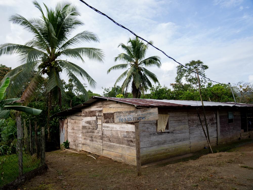 A sign outside of a home in Limón de Chagres, Panama. The sign says in Spanish, 