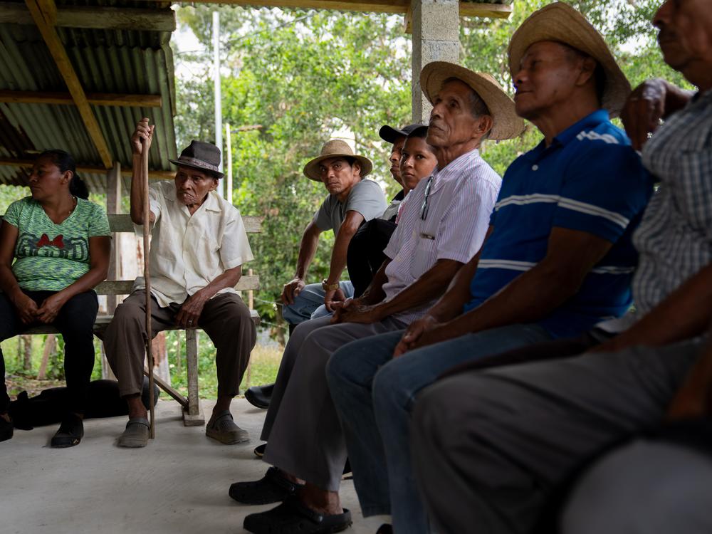 Residents from Limón de Chagres and nearby communities discuss the future of their home. The villagers argue that the proposed Río Indio dam project would destroy countless acres of fertile ground and leave many families destitute.