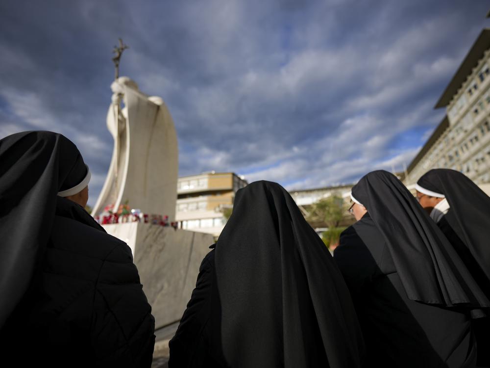 Nuns pray for Pope Francis in front of the Agostino Gemelli Polyclinic, in Rome, Thursday, Feb. 27, 2025, where Pope Francis is hospitalized since Friday, Feb. 14.
