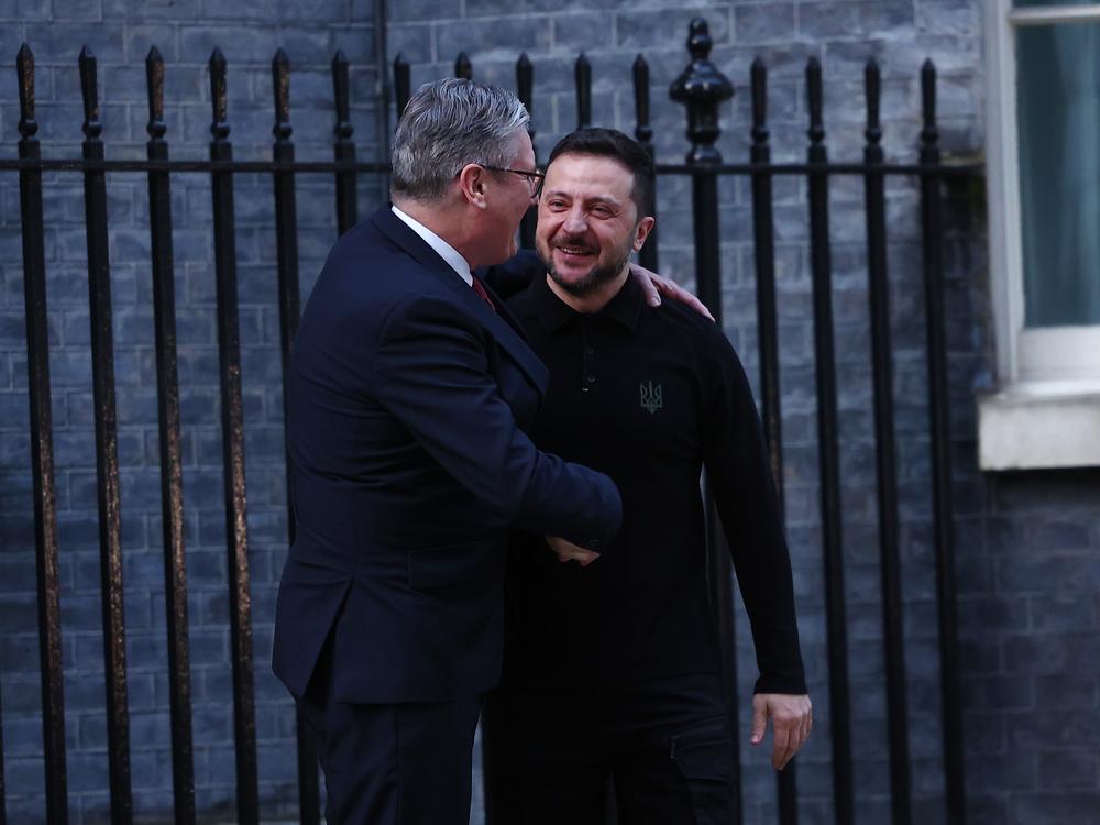 Britain's Prime Minister, Sir Keir Starmer (left) welcomes Ukrainian President, Volodymyr Zelensky to 10 Downing Street on March 1, 2025, in London. The Ukrainian President arrived in London on Saturday to meet with the British prime minister ahead of a summit of European leaders on Sunday.