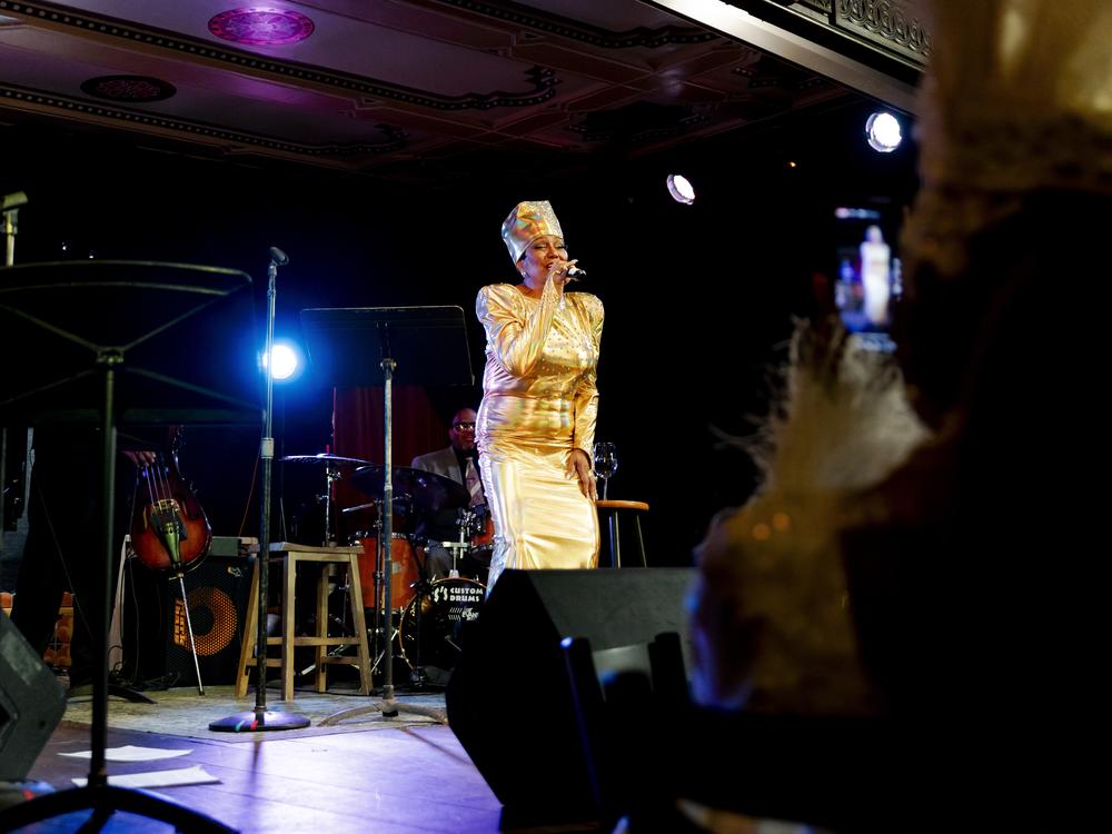 Lady Vonne performs as Phyllis Hyman for Sky Covington's 