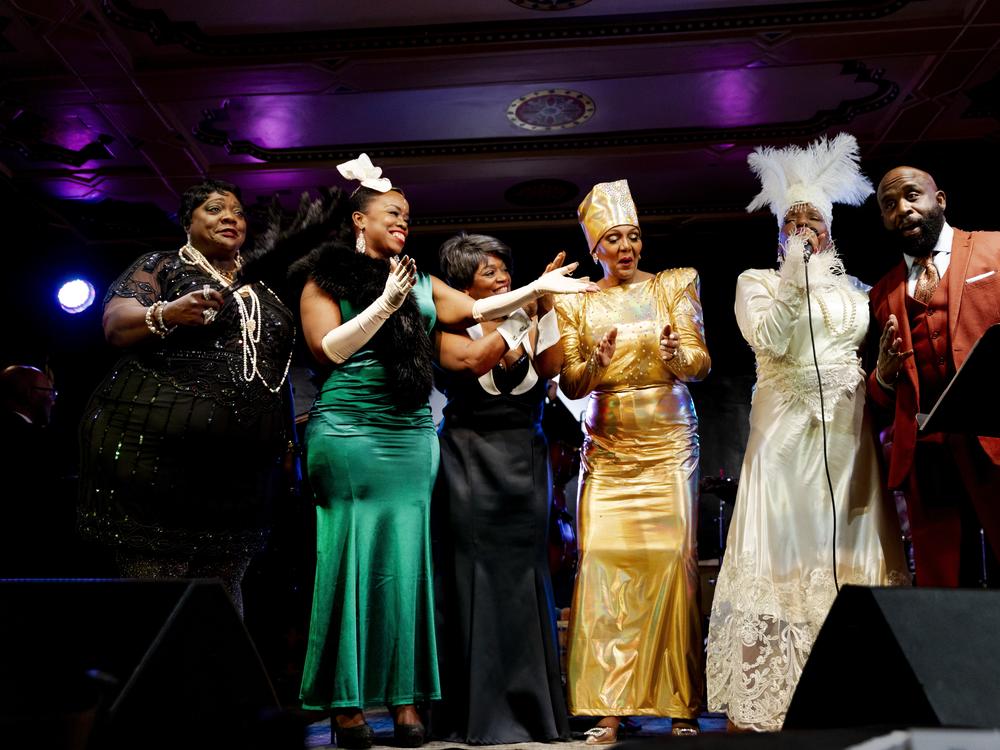 Thornetta Davis as Bessie Smith (from left), Sky Covington as Billie Holiday, Veronique Musique as Nancy Wilson, Lady Vonne as Phyllis Hyman and Lucretia Sain as Lottie 