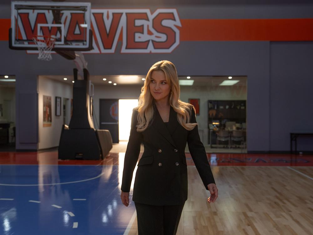 Kate Hudson as Isla Gordon in Episode 101 of Running Point.