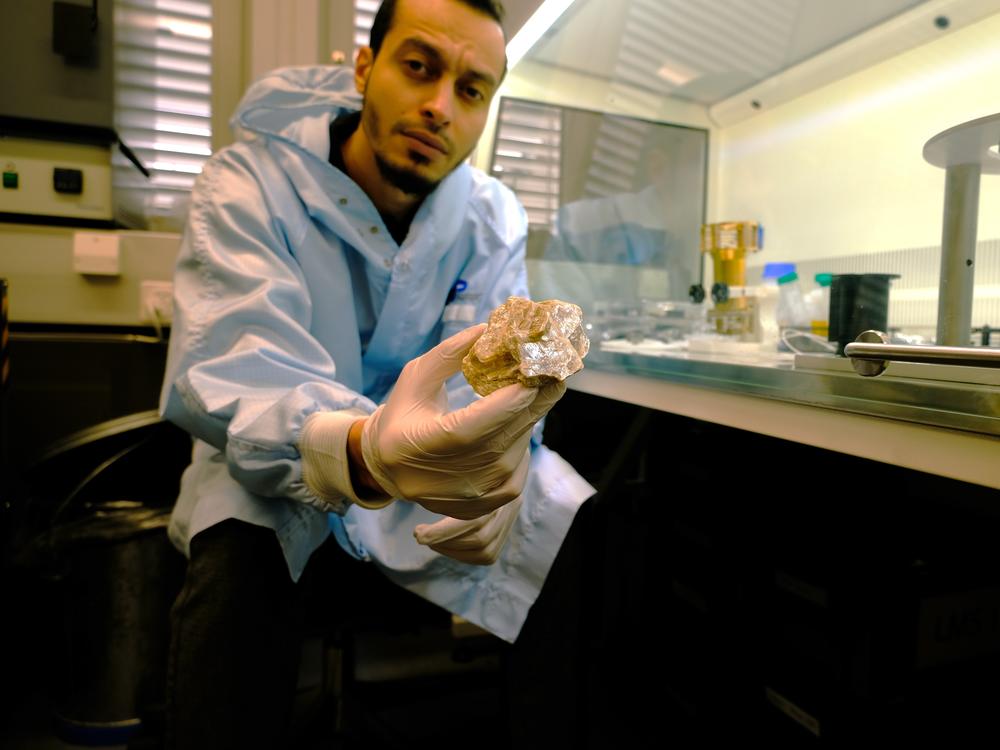 Youcef Sellam in his lab with the fossil filaments found in the gypsum.