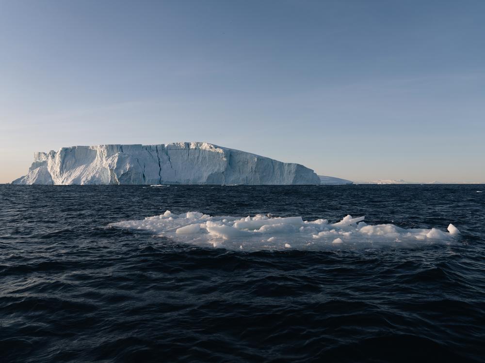 A piece of ice broken off from the iceberg floats in the ocean.