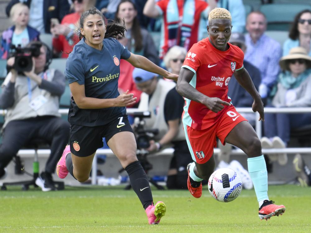 Kansas City Current forward Temwa Chaŵinga and Portland Thorns FC defender Reyna Reyes in March 2024.