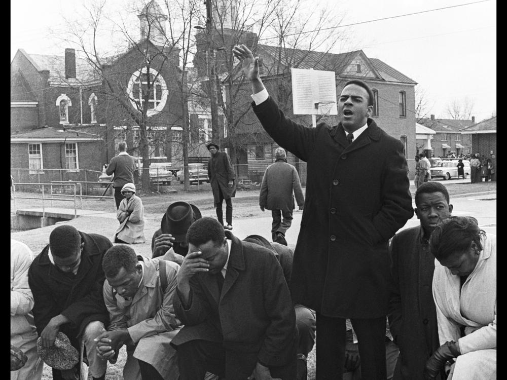 Andrew Young leads a prayer with Amelia Boynton, Rev. Hosea Williams, John Lewis, and Bob Mants before the first march to Montgomery on March 7, 1965.