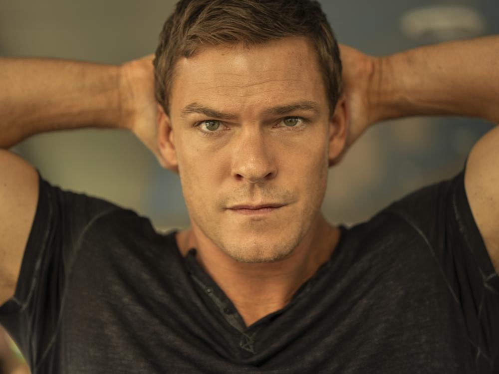 Alan Ritchson plays Jack Reacher in the show <em>Reacher.</em>