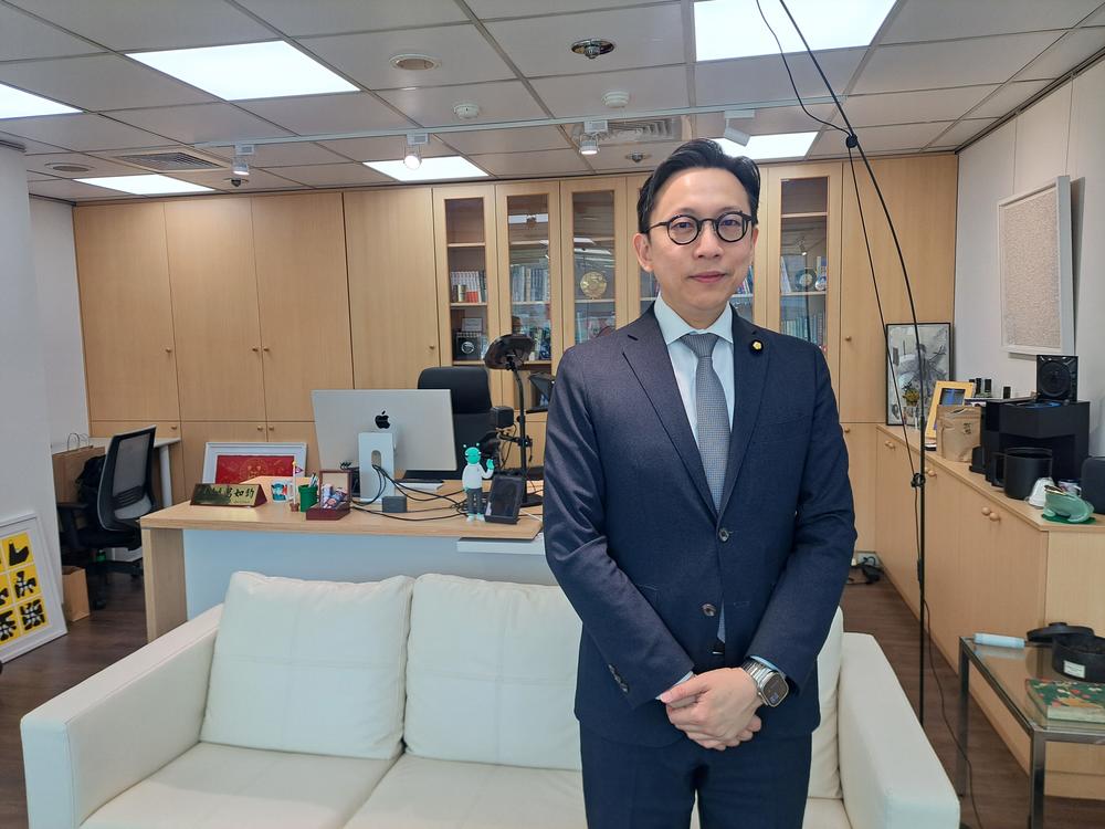Opposition legislator Ko Ju-chun says Taiwan's government needs to be more transparent about how the $100 billion deal was negotiated between TSMC and President Trump.