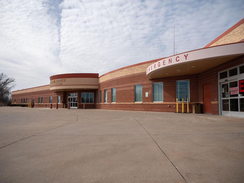 Keokuk County Hospital needs three physicians to staff its emergency room, but currently has just two. The hospital is seeking to hire a third full-time doctor to work in the ER and help treat patients at the 14-bed facility.