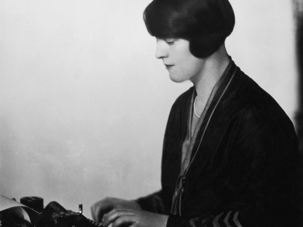 Thompson at her typewriter in the 1920s.