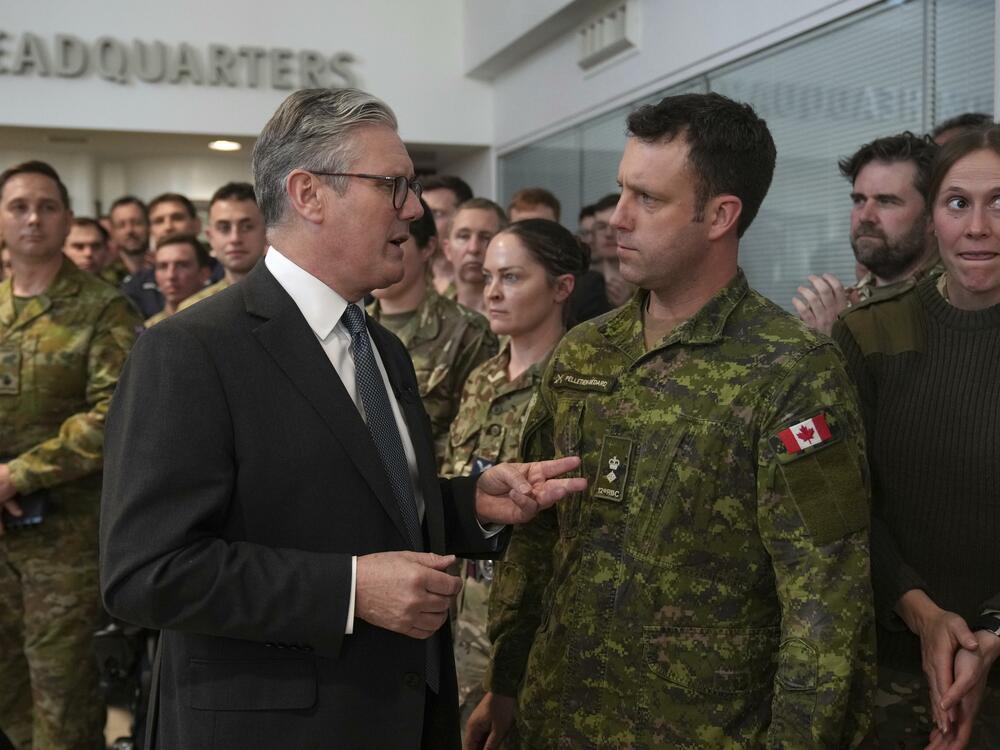 Britain's Prime Minister Keir Starmer speaks to a Canadian Lt Colonel as he visits a military base to meet planners mapping out next steps in the Coalition of the Willing in Northwood, London on Thursday.