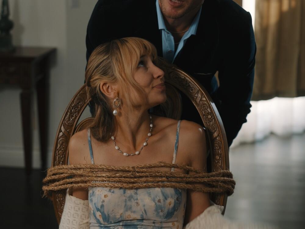 Sam (Sarah Noelle) is struggling to get by and Calladan Vandalay (Jesse Morales) is the richest man in the country in <em>Fake Married to My Billionaire CEO.</em>