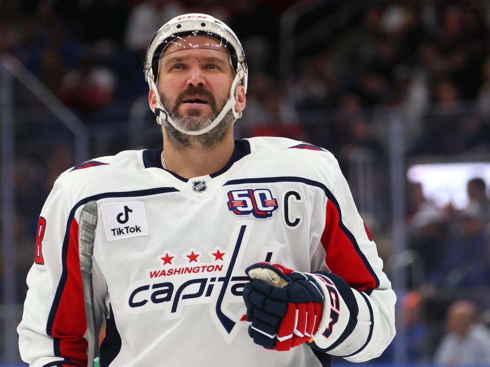 Alex Ovechkin of the Washington Capitals surpassed Wayne Gretzky as the NHL's all-time scoring leader with his 895th goal against the New York Islanders on Sunday.