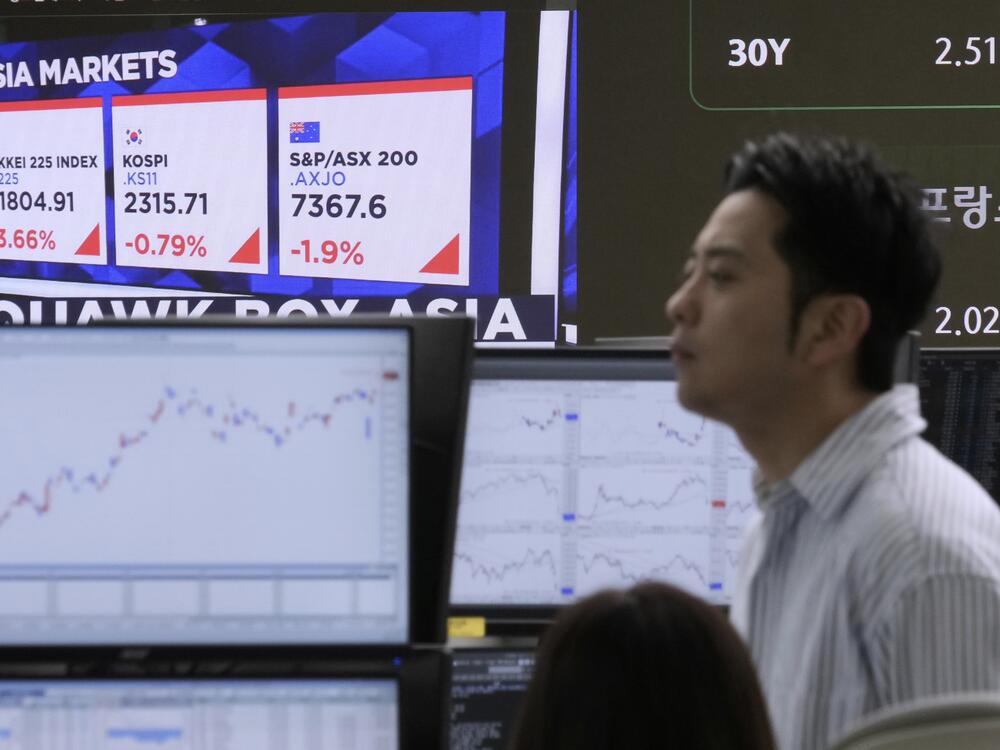 A currency trader works at the foreign exchange dealing room of the KEB Hana Bank headquarters in Seoul, South Korea, on Wednesday.