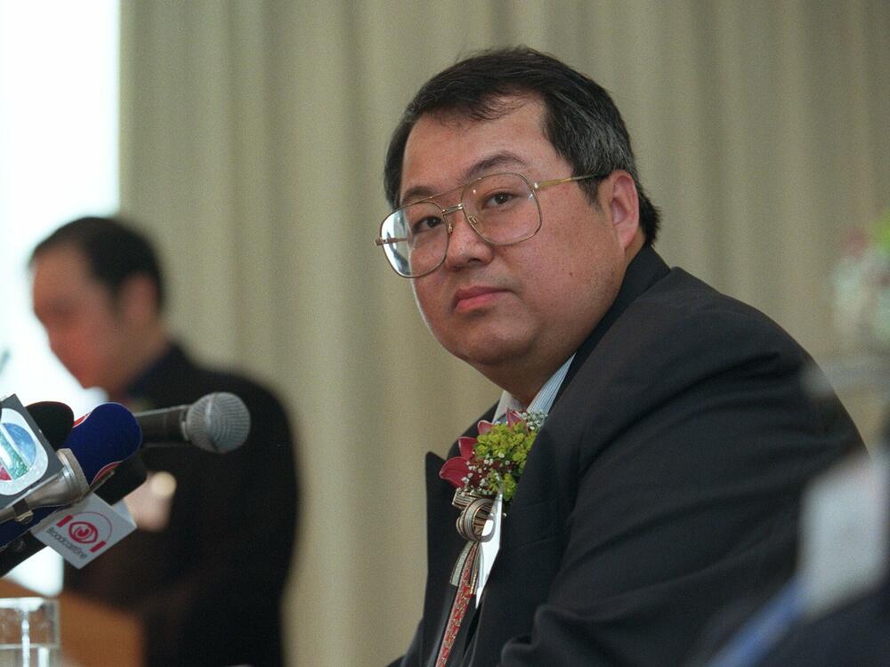 Gu Chujun, then chairman and CEO of Greencool Technology Holdings Ltd., at a press conference on the company's results in Hong Kong in 2002.