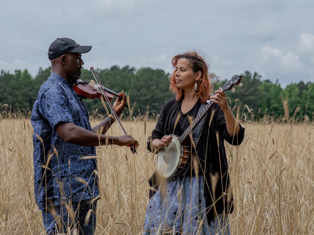 Carolina Chocolate Drops' Justin Robinson and Rhiannon Giddens teamed up for some old-fashioned string band tunes.