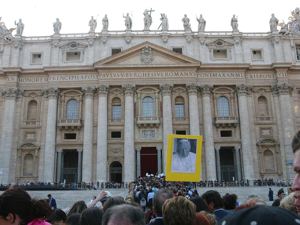 Thousands of people wait in line at the St Peter's Basilica to view the body of Pope John Paul II on April 6, 2005 in Vatican City.