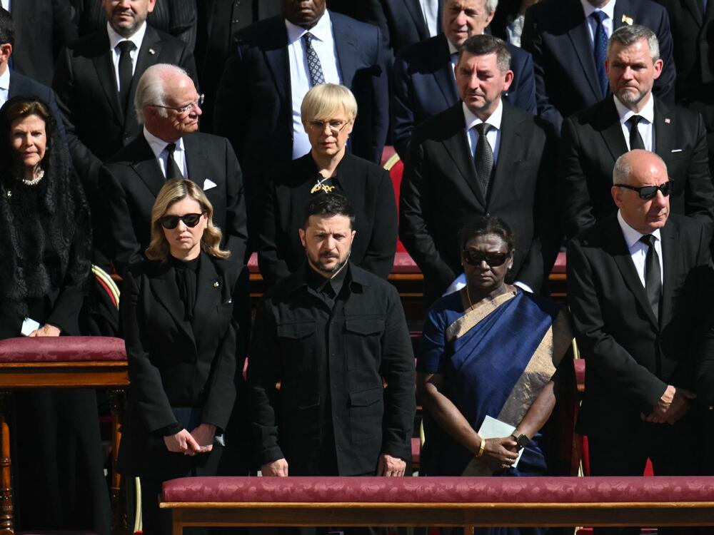 Ukraine's President Volodymyr Zelensky, center, and his wife Olena Zelenska, left, stand alongside other leaders including India's President Droupadi Murmu, second right, and Hungary's President Tamas Sulyok, right, as they attend the late Pope Francis' funeral ceremony.
