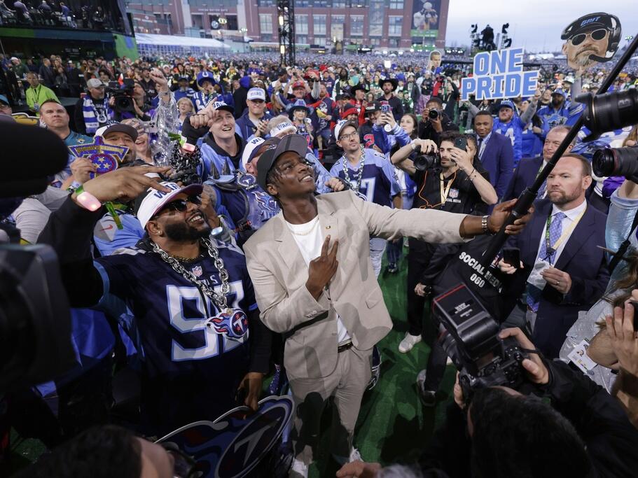 Miami quarterback Cam Ward takes a selfie with fans Thursday after being chosen by the Tennessee Titans with the first overall pick during the first round of the NFL football draft in Green Bay, Wis.