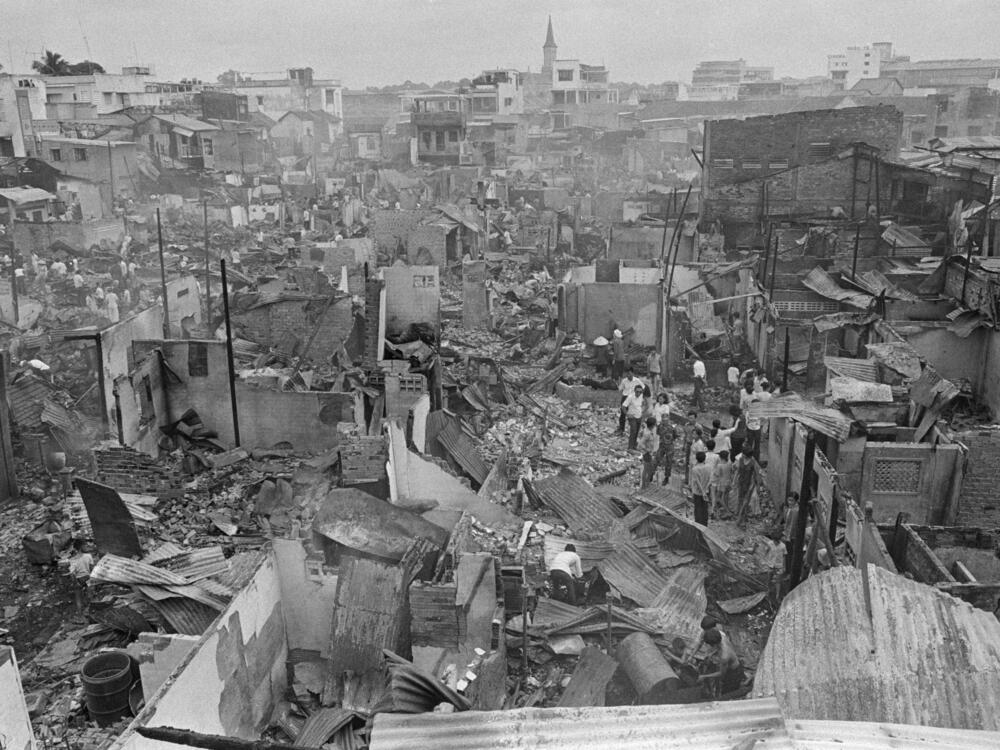 The first rocket attack hitting Saigon struck the town center and set fire to 150 wooden houses. Fourteen died and over 40 people were injured in the attacks. Inhabitants of Saigon woke up to the devastation of war on April 21, 1975.