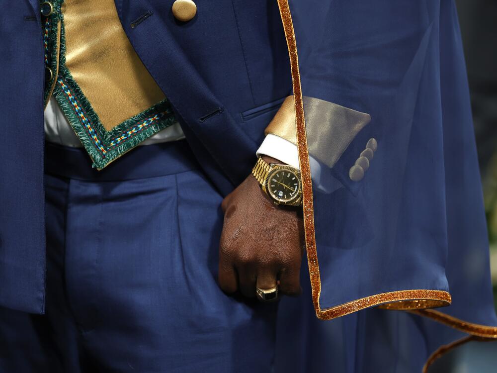 A detail of Bobby Digi Olisa outfit at the 2025 Met Gala.