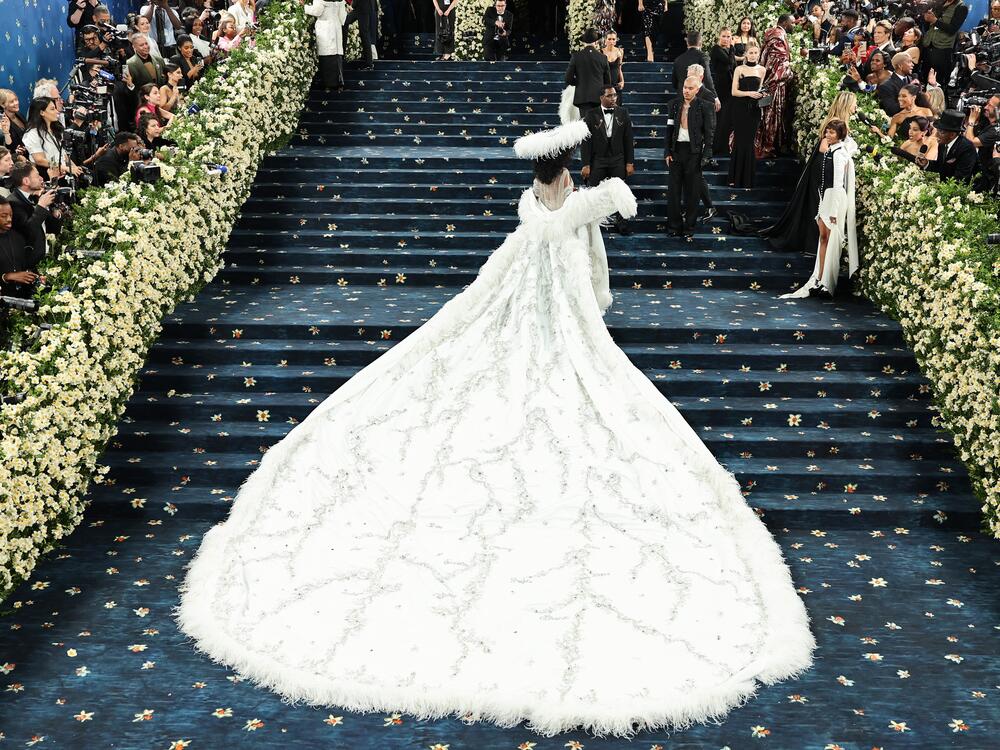 Diana Ross attends the 2025 Met Gala.