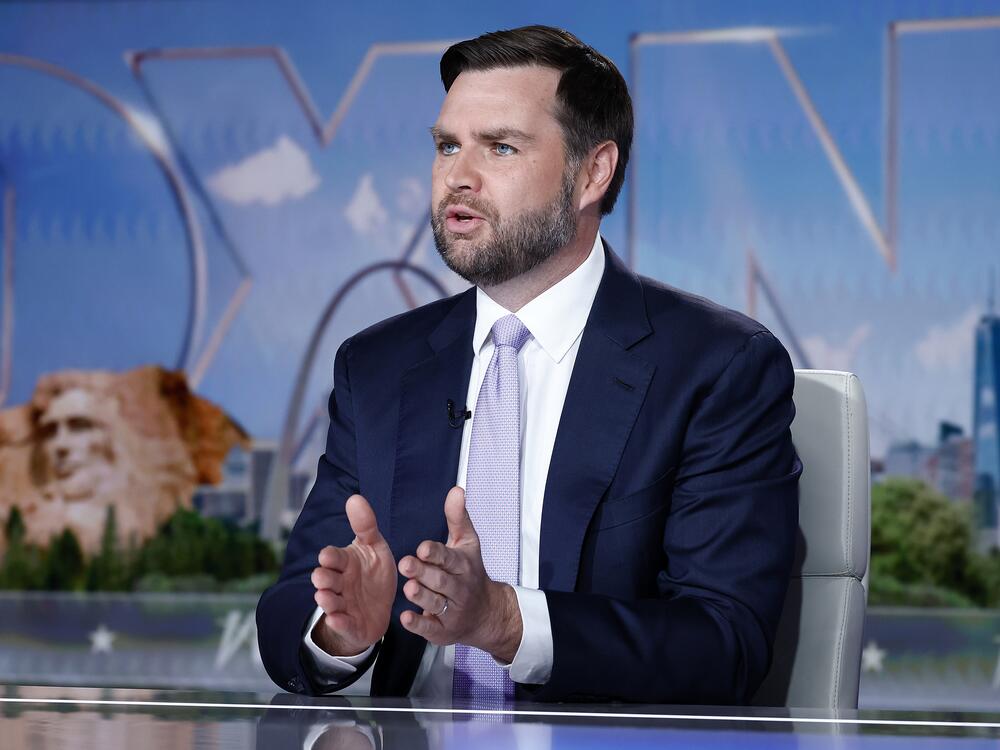Then-Vice President-elect Vance visits <em>Fox News Sunday</em> with anchor Shannon Bream in Washington, D.C., on Jan. 11.