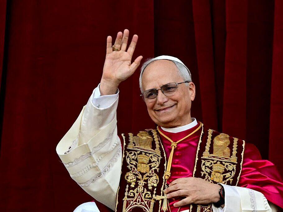 *chicago bears voice* <em>DA POPE</em>