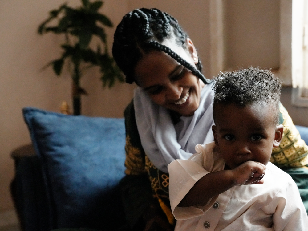 Volunteer Duaa Tariq and her one-year-old son.
