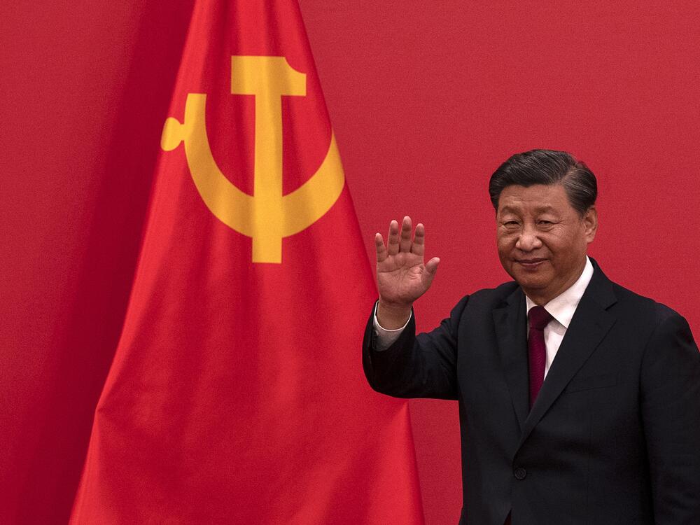 Xi Jinping waves as he leaves after speaking at a press event with members of the new Standing Committee of the Political Bureau of the Communist Party of China and  Chinese and Foreign journalists at The Great Hall of People on October 23, 2022 in Beijing, China.