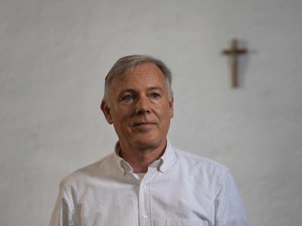 Boris Kálnoky, a prominent German journalist of Hungarian descent who heads the journalism school at Mathias Corvinus Collegegium.