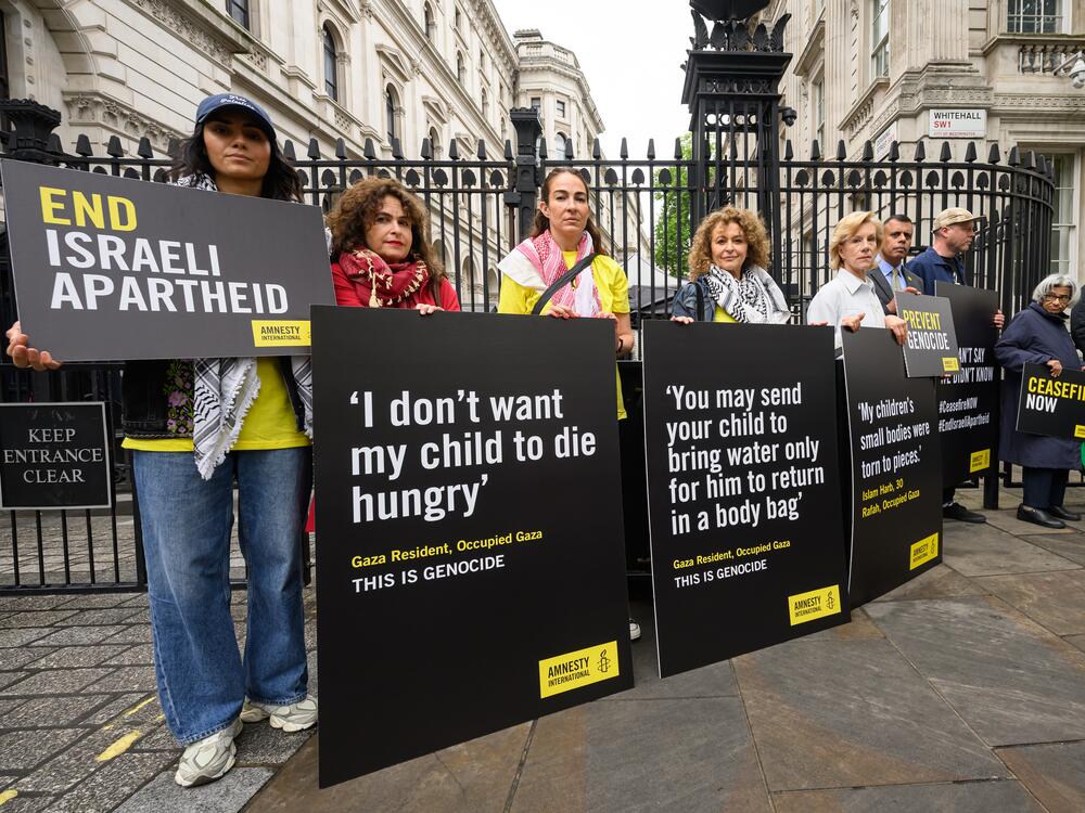 British performers, writers and activists protest Israel's actions in Gaza outside the gates of Downing Street on May 21, 2025.