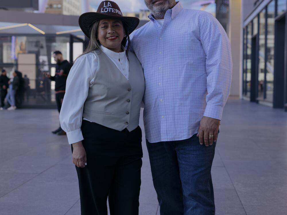 Elizabeth and Luis Vargas pose for a portrait before enjoying an evening at Madison Square Garden.