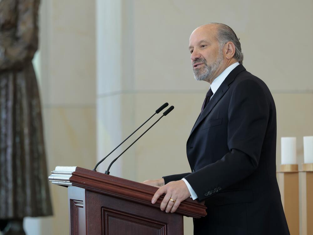Secretary of Commerce Howard Lutnick delivers remarks at the U.S. Capitol on April 23, 2025 in Washington, D.C.