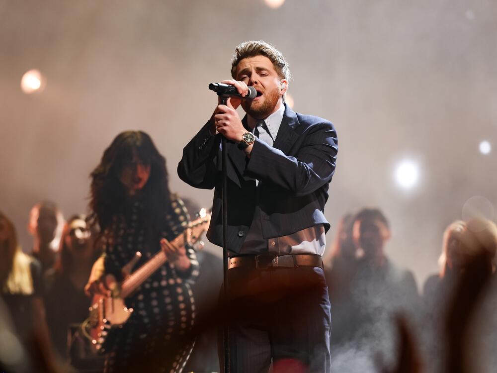 Alex Warren performs onstage at the 2025 American Music Awards.
