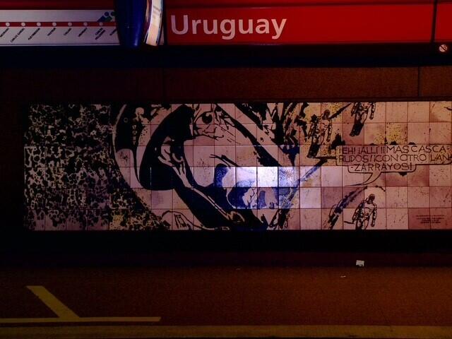 Subway tiles in Buenos Aires' Uruguay station depict scenes from the comic version of <em>El Eternauta. </em>Tile<em> </em>illustration by Alberto Breccia.