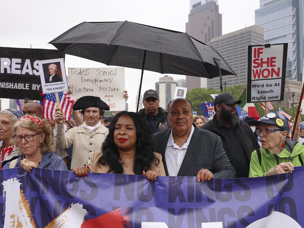 Philadelphia: Martin Luther King III, center right, and his wife Arndrea Waters King, center left, march.