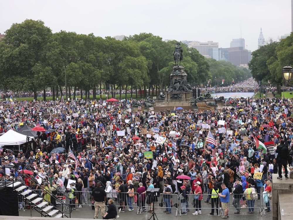 Philadelphia: Demonstrators fill Eakins Oval in front of the Philadelphia Museum of Art.