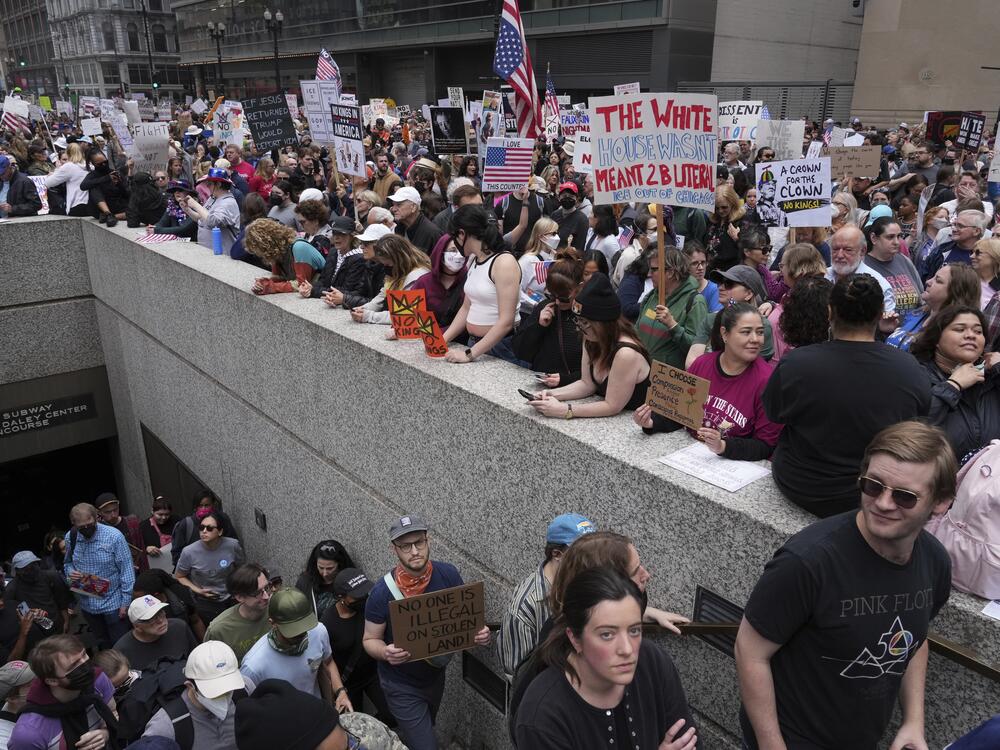 Chicago: Demonstrators take part in the No Kings Day protest.