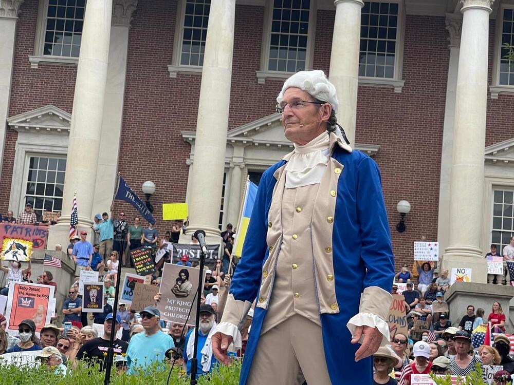 The centerpiece of the No Kings protest in Annapolis, Md., was a George Washington reenactor named Randy Goldberg, who delivered the speech Washington gave when he relinquished his command there in 1783. Protesters contrasted Washington's voluntary decision to give up military power with what they saw as an autocratic-style military parade on the National Mall.<br>