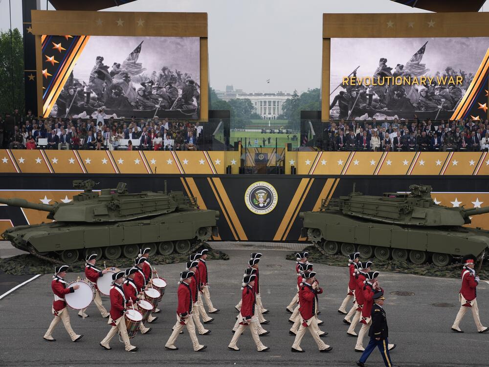Members of the U.S Army parade down Constitution Avenue, representing the Revolutionary War era.