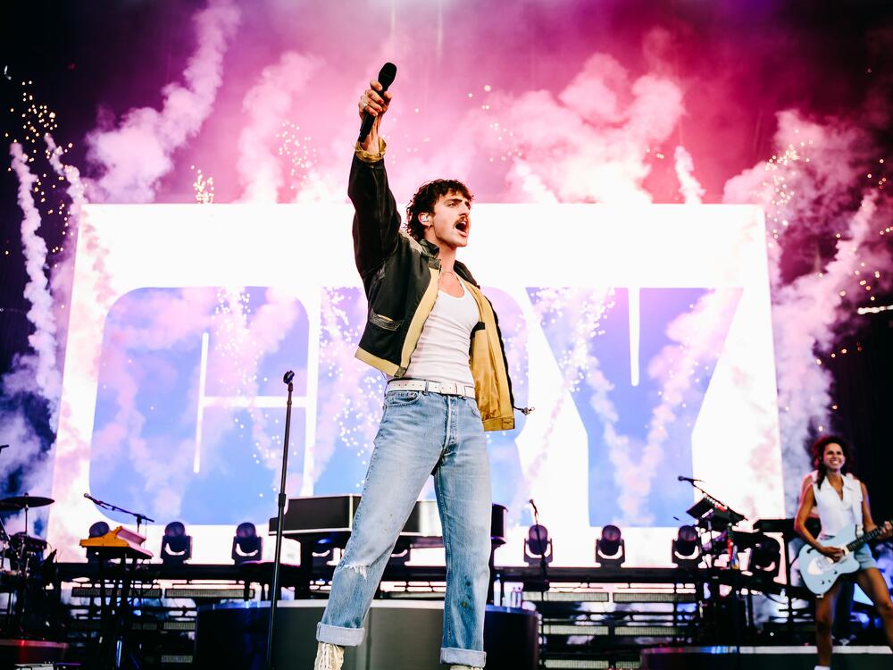 Benson Boone's <em>American Heart</em> debuts at No. 2 on the <em>Billboard</em> albums chart.