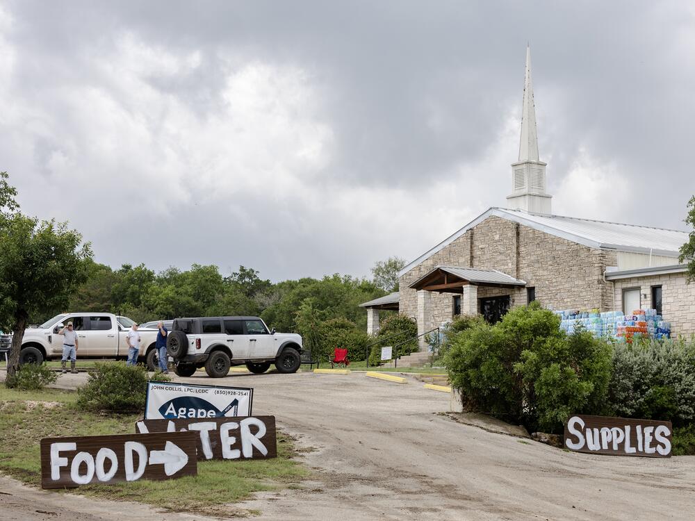 Hunt Baptist Church in Texas is offering free water, food, and clothes to anyone in need.